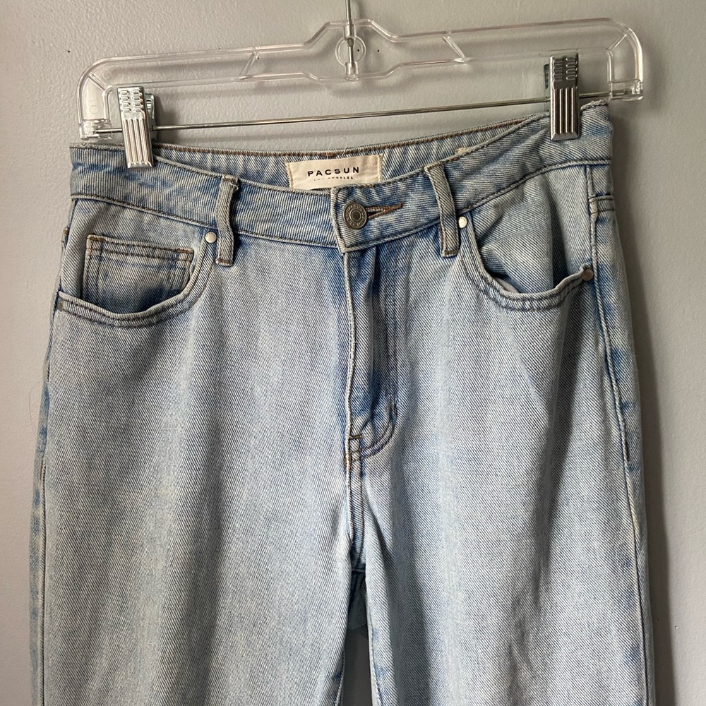 Light wash mom jeans